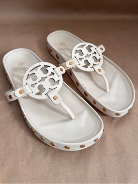 Tory Burch Miller Cloud Coin Cream Leather Thong Sandals w Brass Coin Detail 9.5